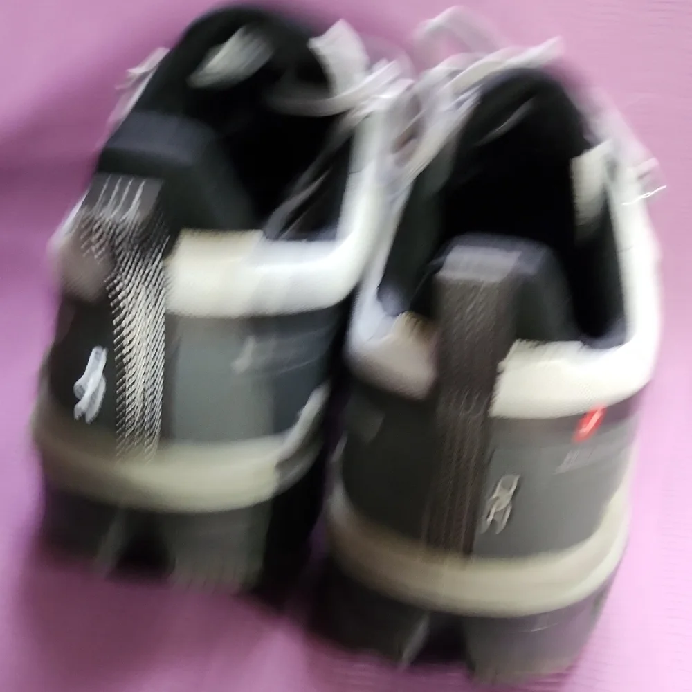 On Running Men's Shoes in White and Black - Picture 9 of 10